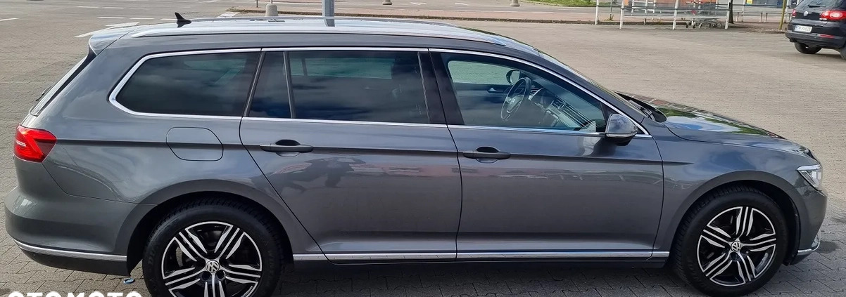 Volkswagen Passat cena 78000 przebieg: 166000, rok produkcji 2017 z Wrocław małe 154